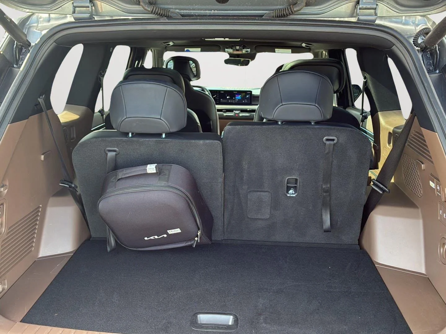 Used 2024 Pebble Gray Kia Land image 8