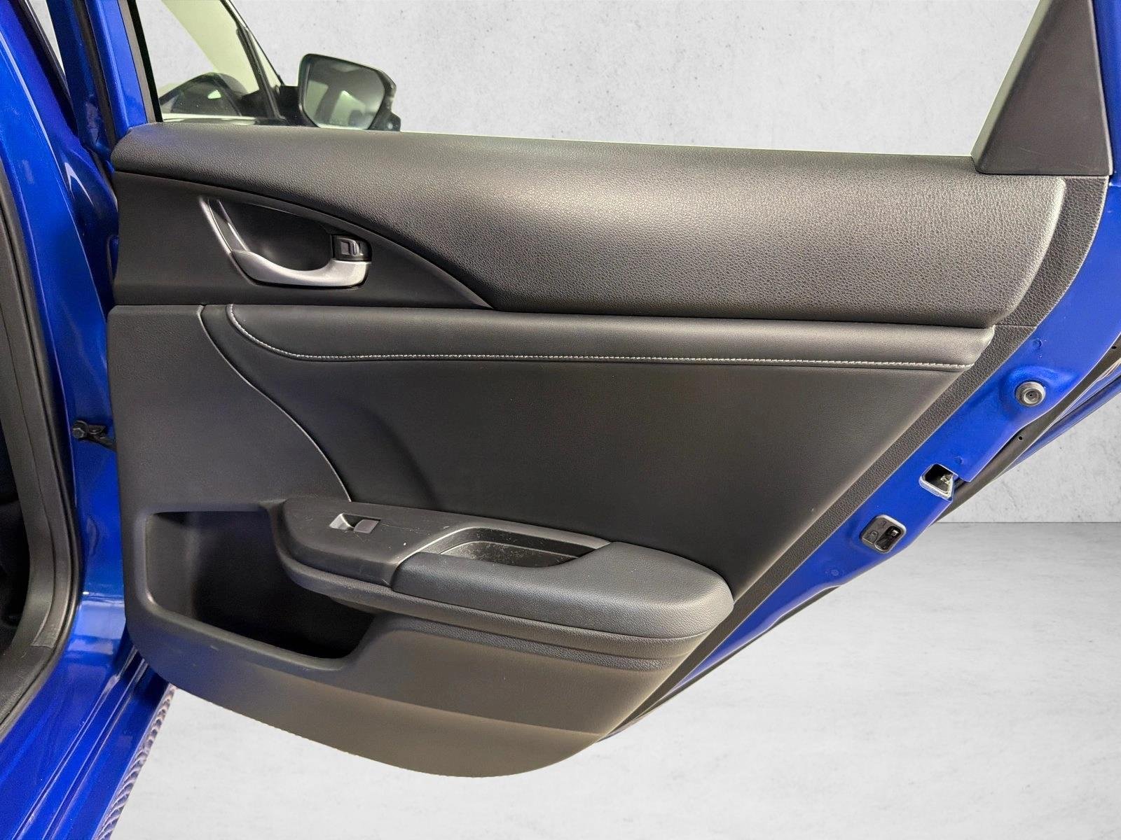 Used 2019 Cosmic Blue Metall Honda Touring image 18
