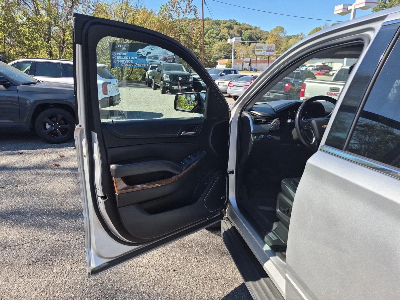 Used 2018 Silver Ice Metallic Chevrolet Premier image 14