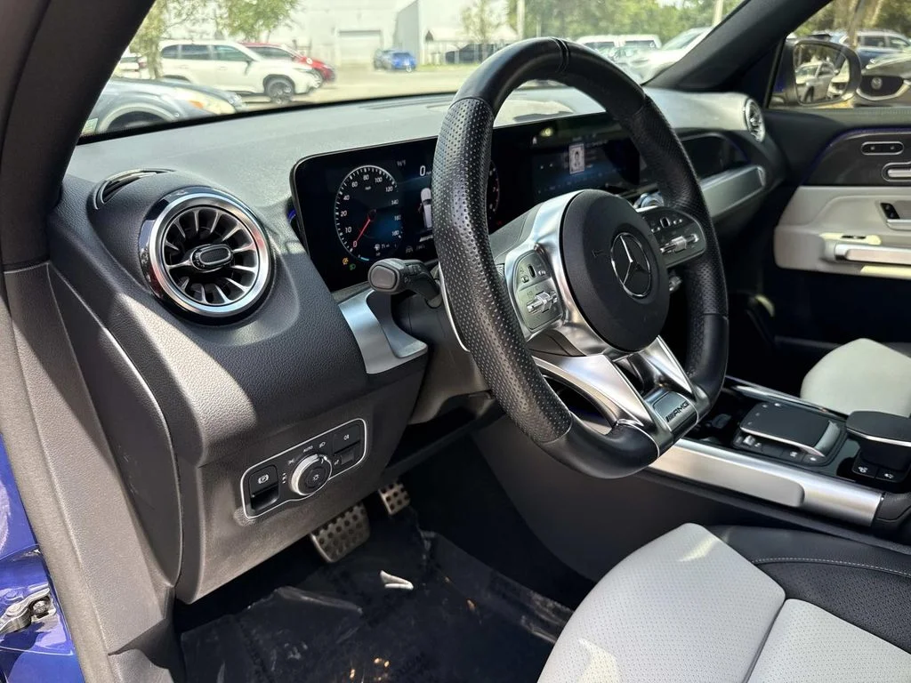 Used 2022  Mercedes-Benz GLB 35 AMG® image 24