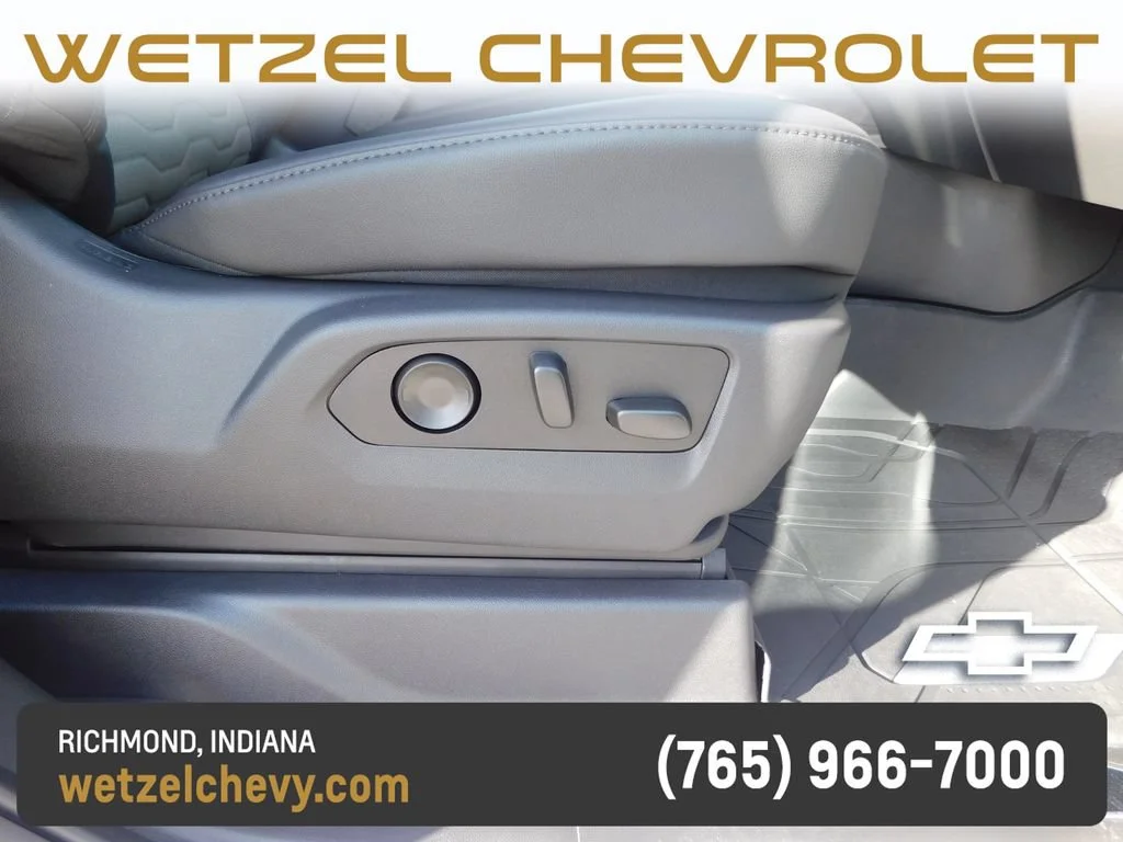 New 2026 Summit White Chevrolet ZR2 image 25