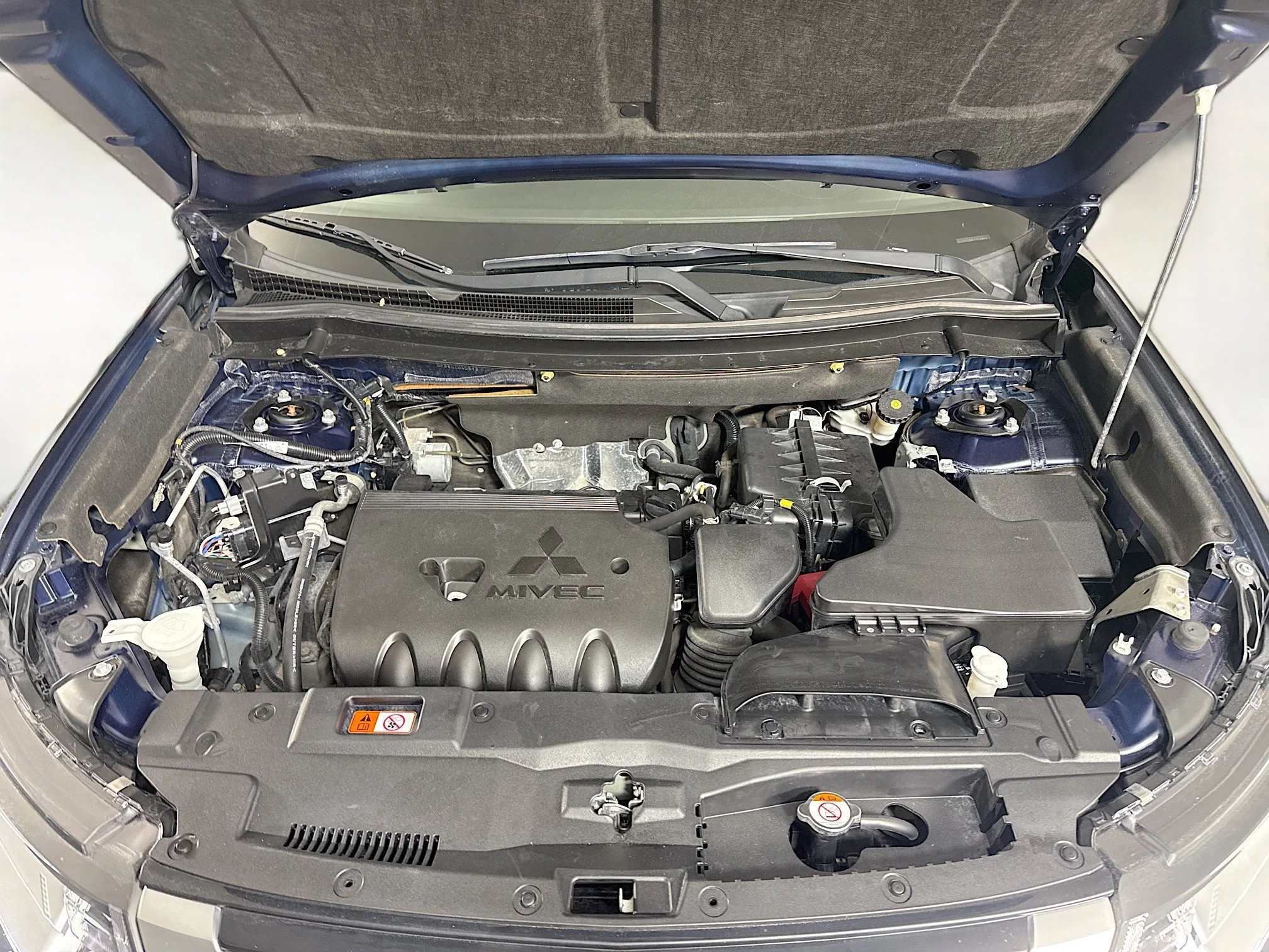 Used 2020 Cosmic Blue Metallic Mitsubishi ES image 34