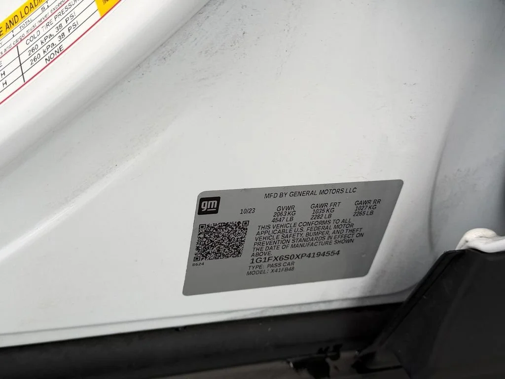 Used 2023 SUMMIT WHITE Chevrolet 2LT image 18