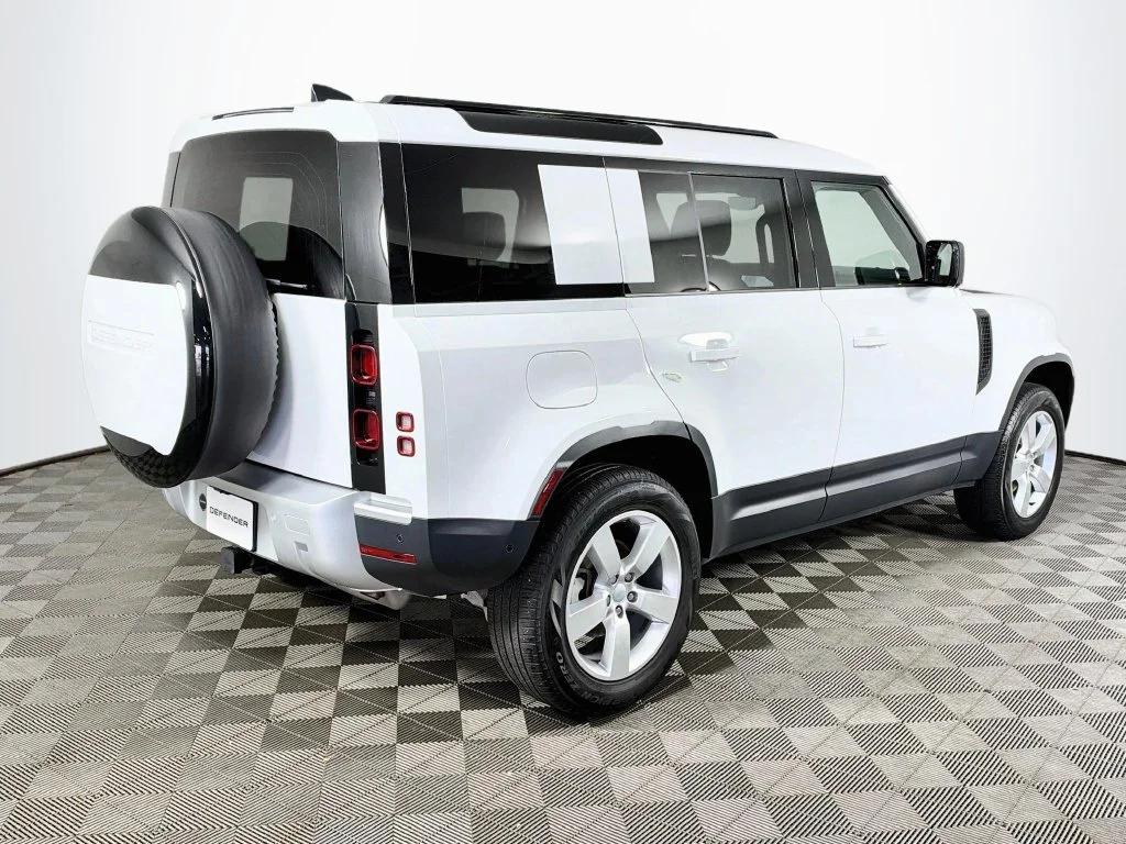 Used 2025 Fuji White Land Rover S image 5