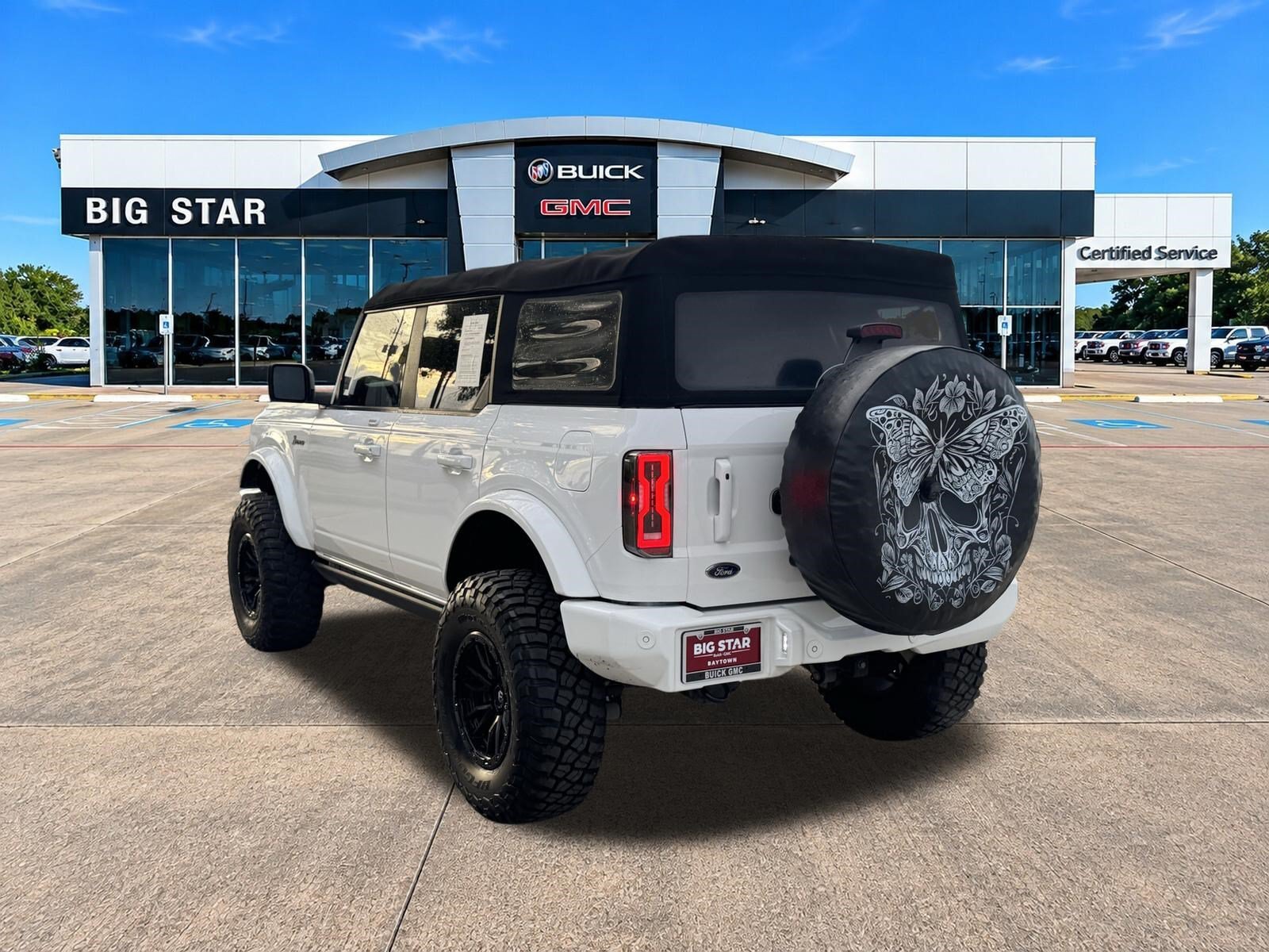 Used 2022 Oxford White Ford Base 4 Door 4x4 image 4