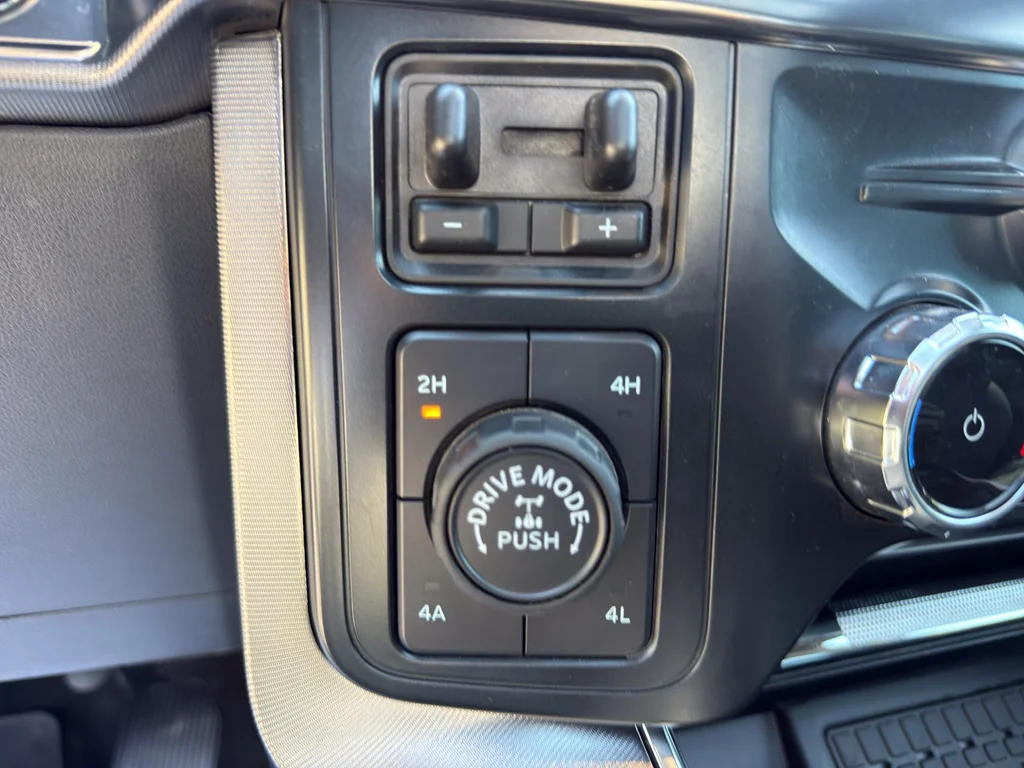 Used 2025 Star White Ford Platinum image 27