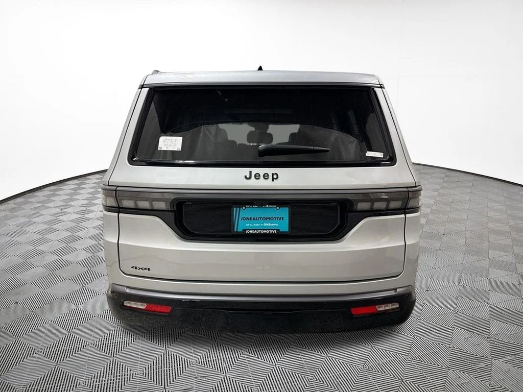 New 2026 Silver-Zynith Exterior Paint Jeep Reserve image 11