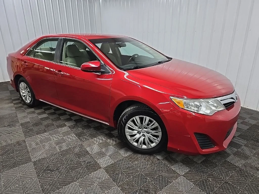 Used 2013 Red Toyota LE image 7