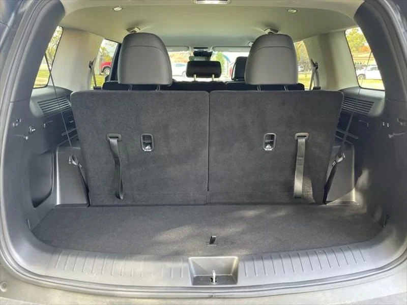 Used 2025 Phantom Black Hyundai SEL image 28