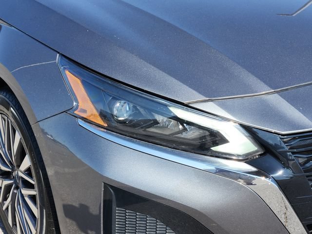 Used 2025 Gray Nissan SV image 9