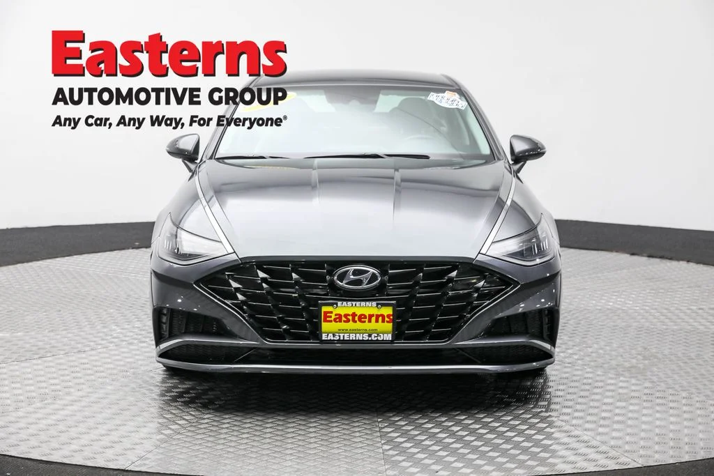 Used 2023 Gray Hyundai SEL image 2
