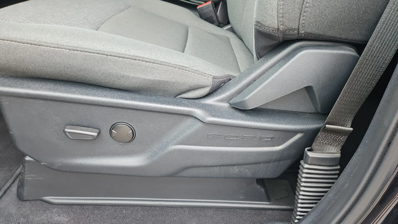 Used 2025 Agate Black Metallic Ford XLT 4WD image 11