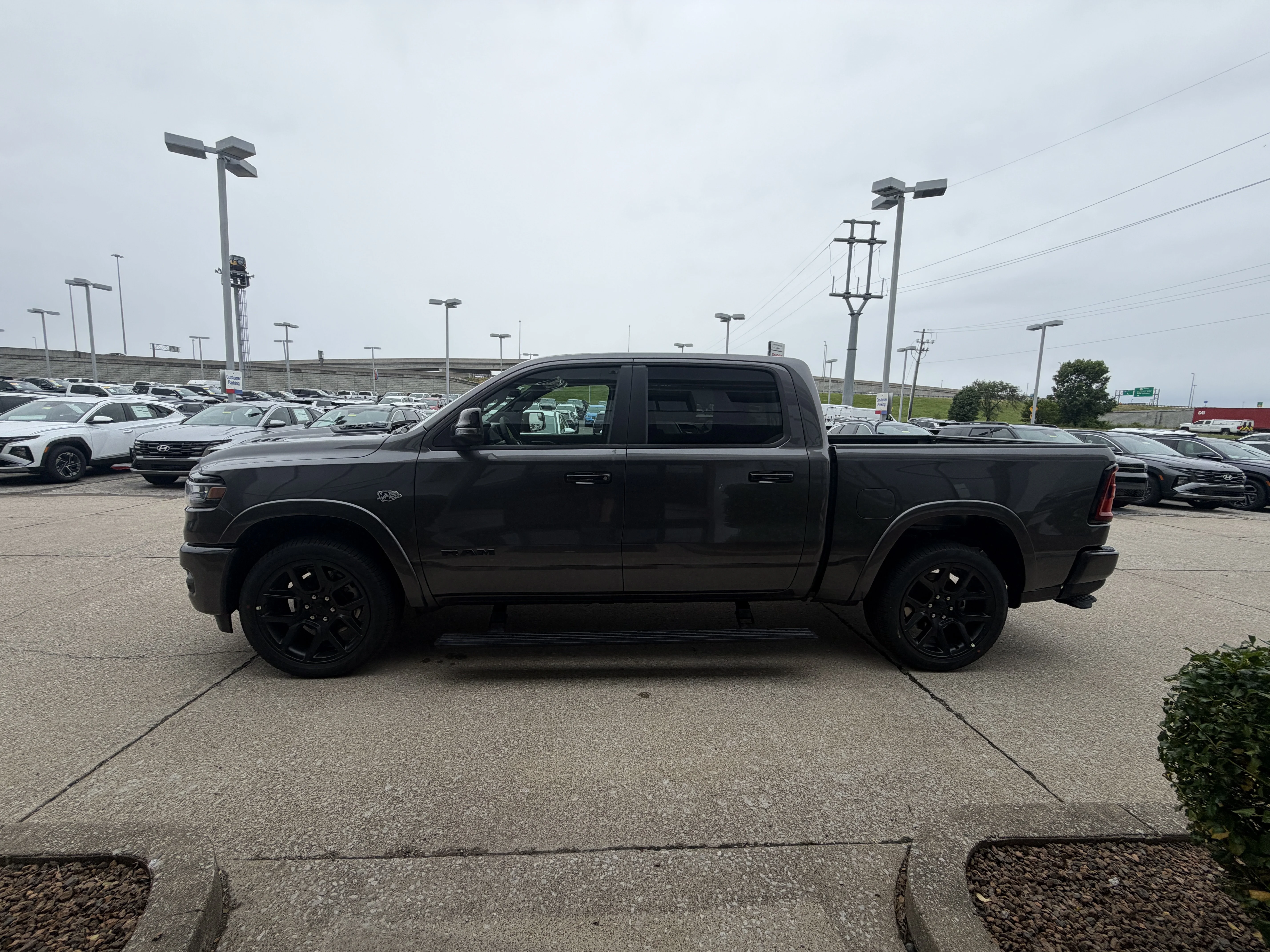 New 2026 Granite Crystal Metallic Clear-Coat Exterior Paint RAM Laramie image 15