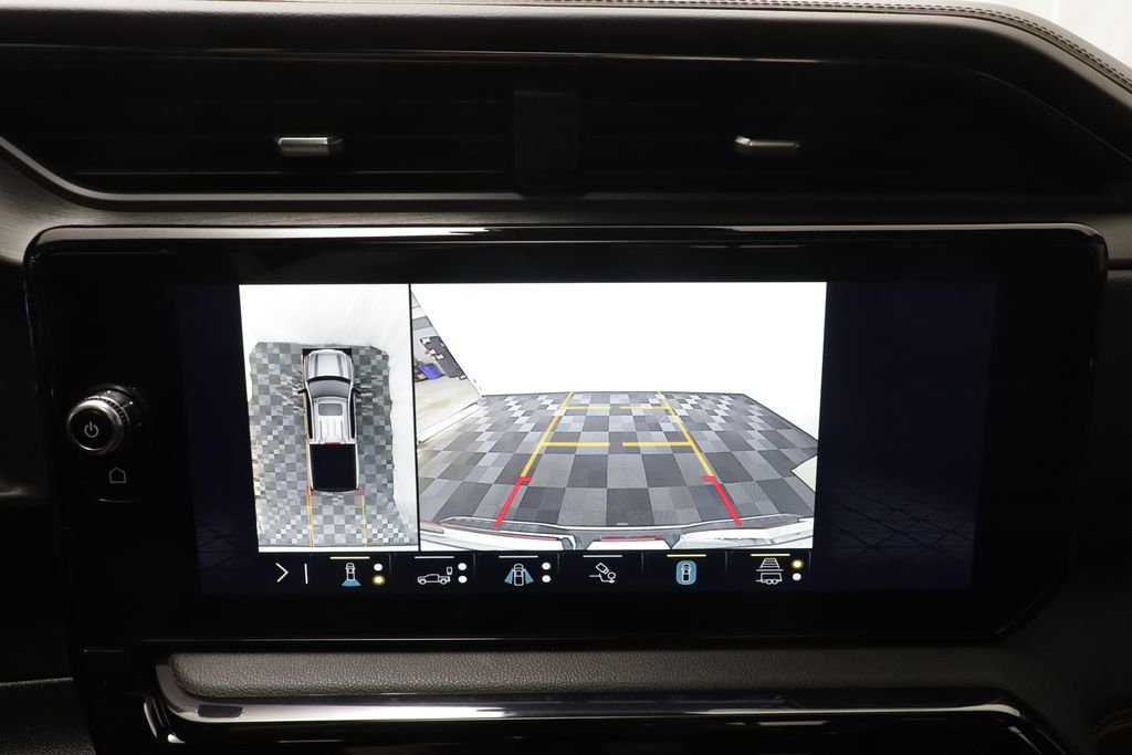Used 2023 White GMC AT4 image 10