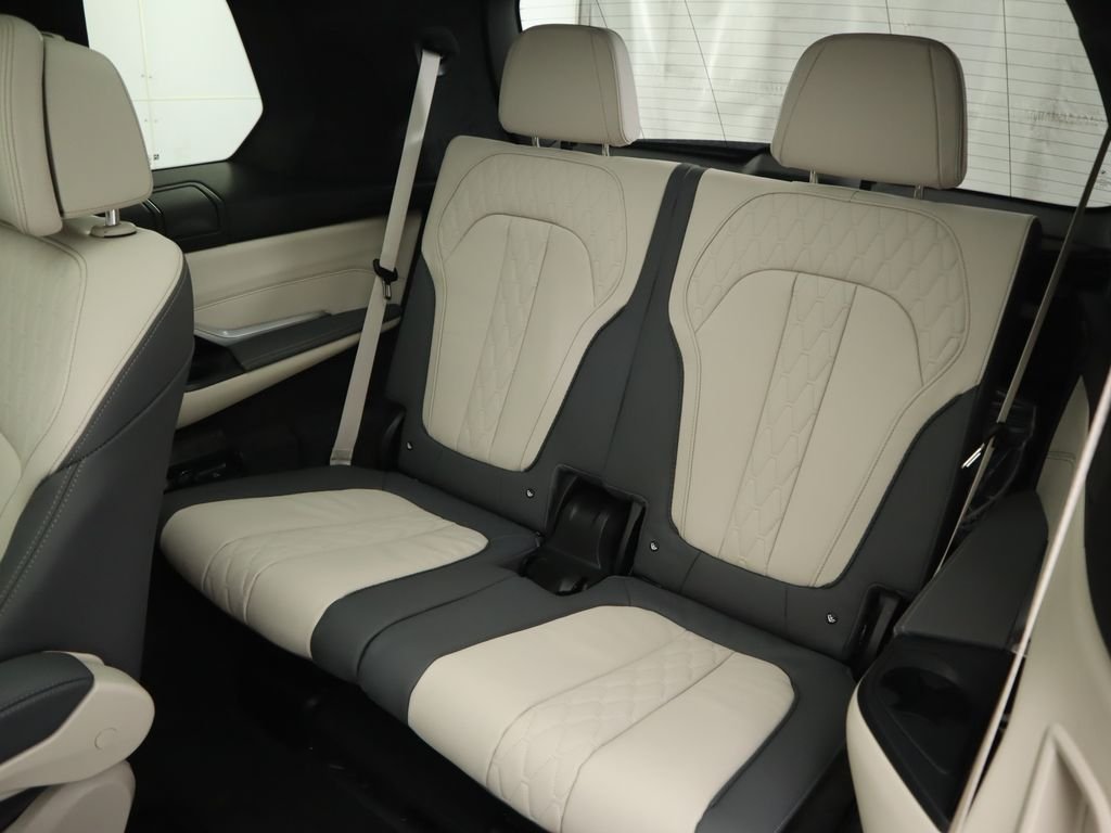 2026 BMW X7 40i - Photo 25