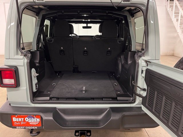 Used 2023 Silver Jeep Sport S image 26
