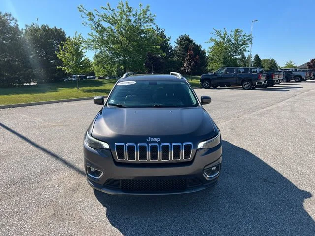 Used 2019 Gray Jeep Limited image 2