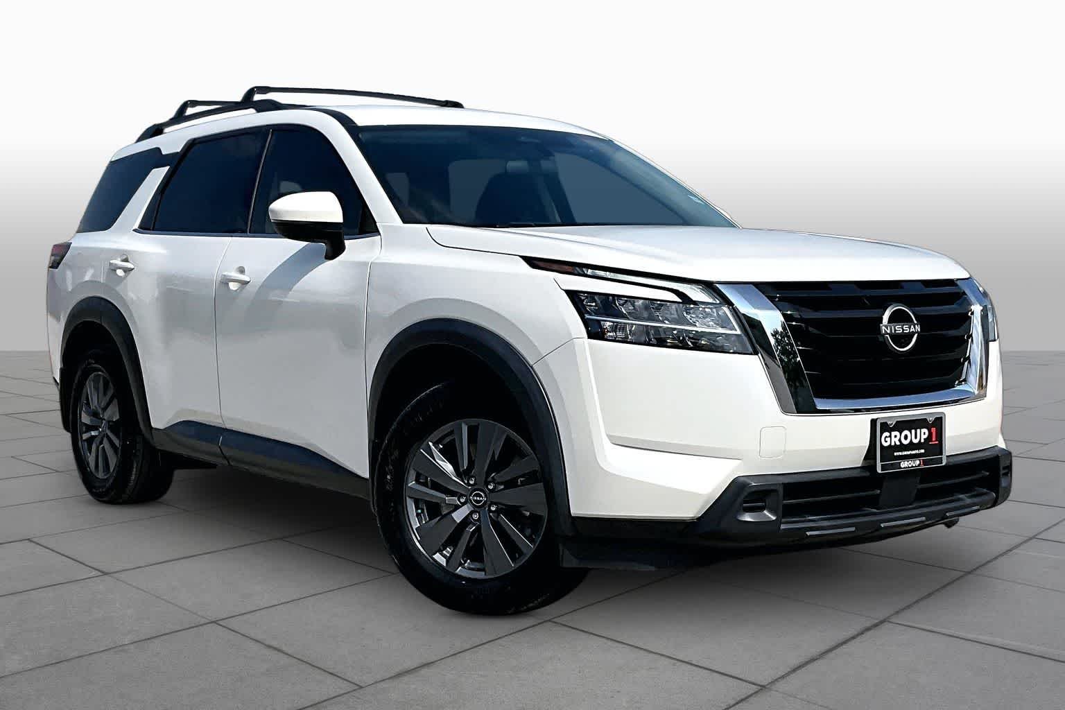 Used 2022 Pearl White Tricoat Nissan SV image 3