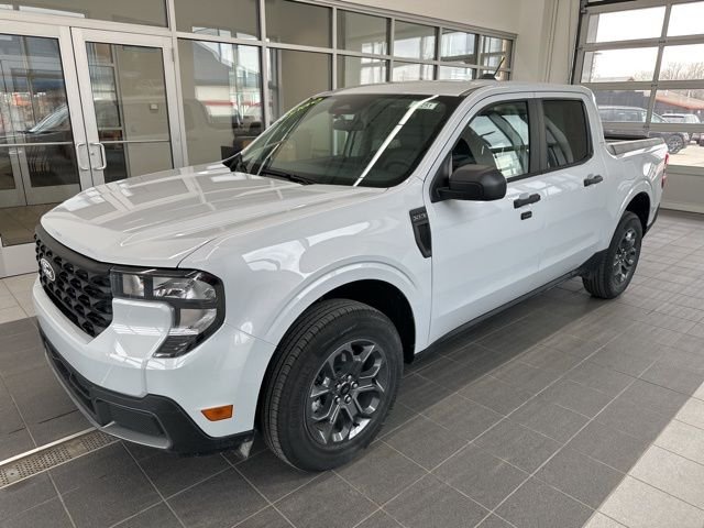 New 2025 Space White Metallic Ford XLT image 3