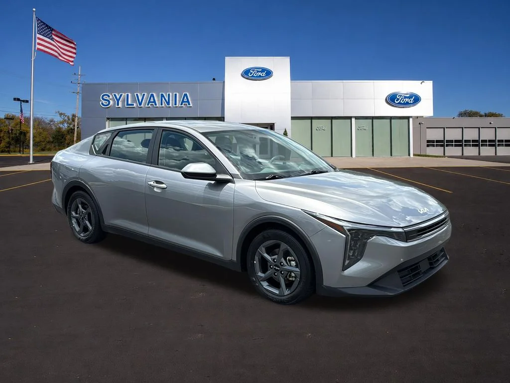 Used 2025 Gray Kia LXS image 1