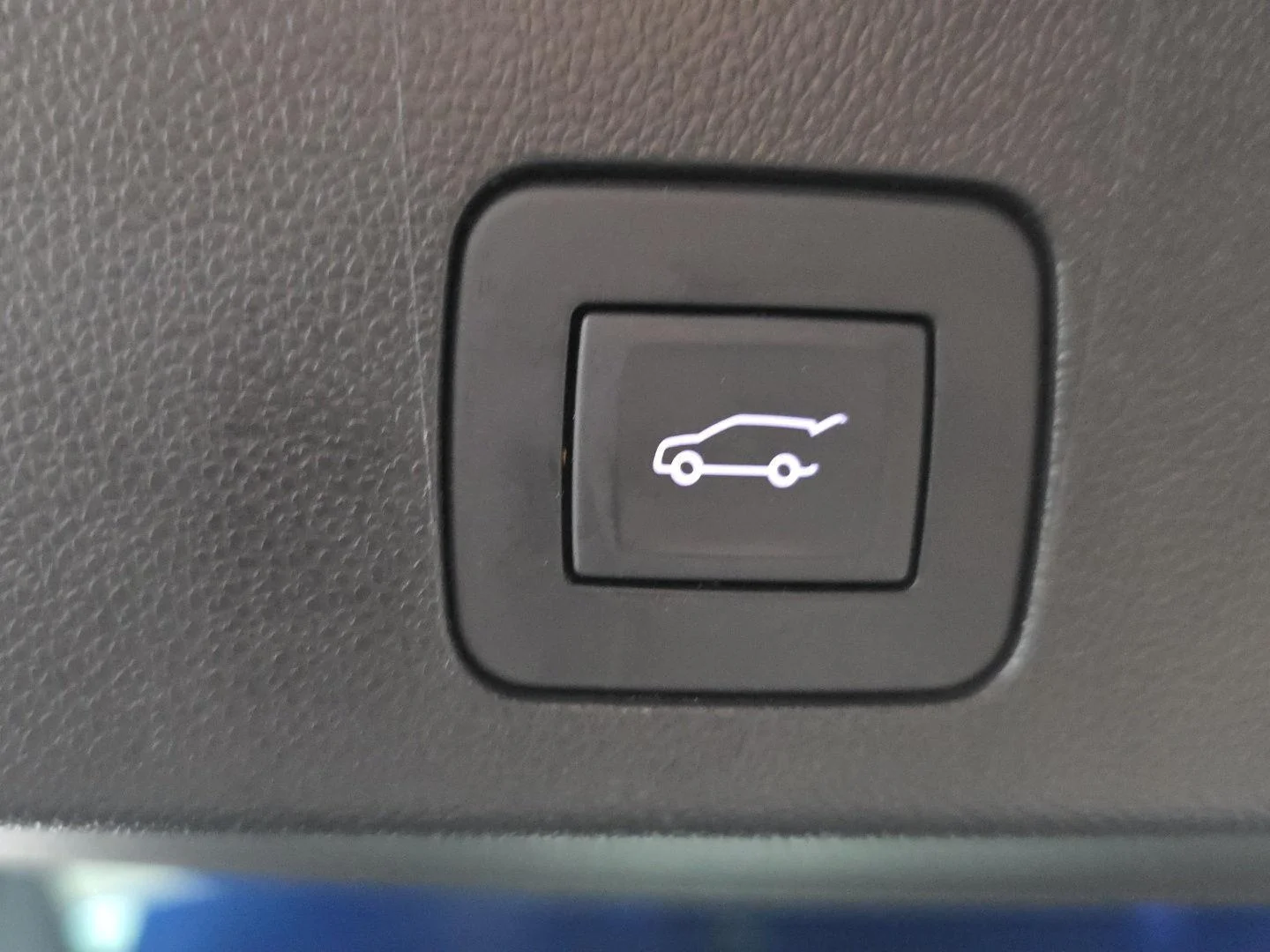 Used 2023 Sapphire Metallic Buick Essence image 4