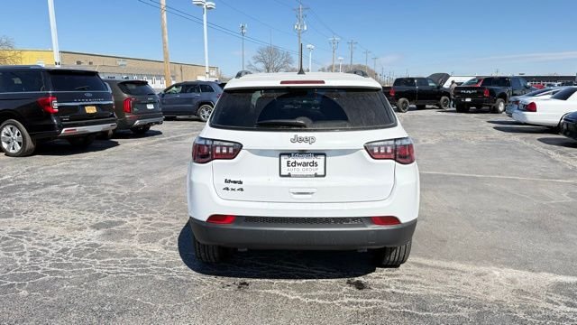 New 2026 Bright White Clearcoat Jeep Latitude image 6