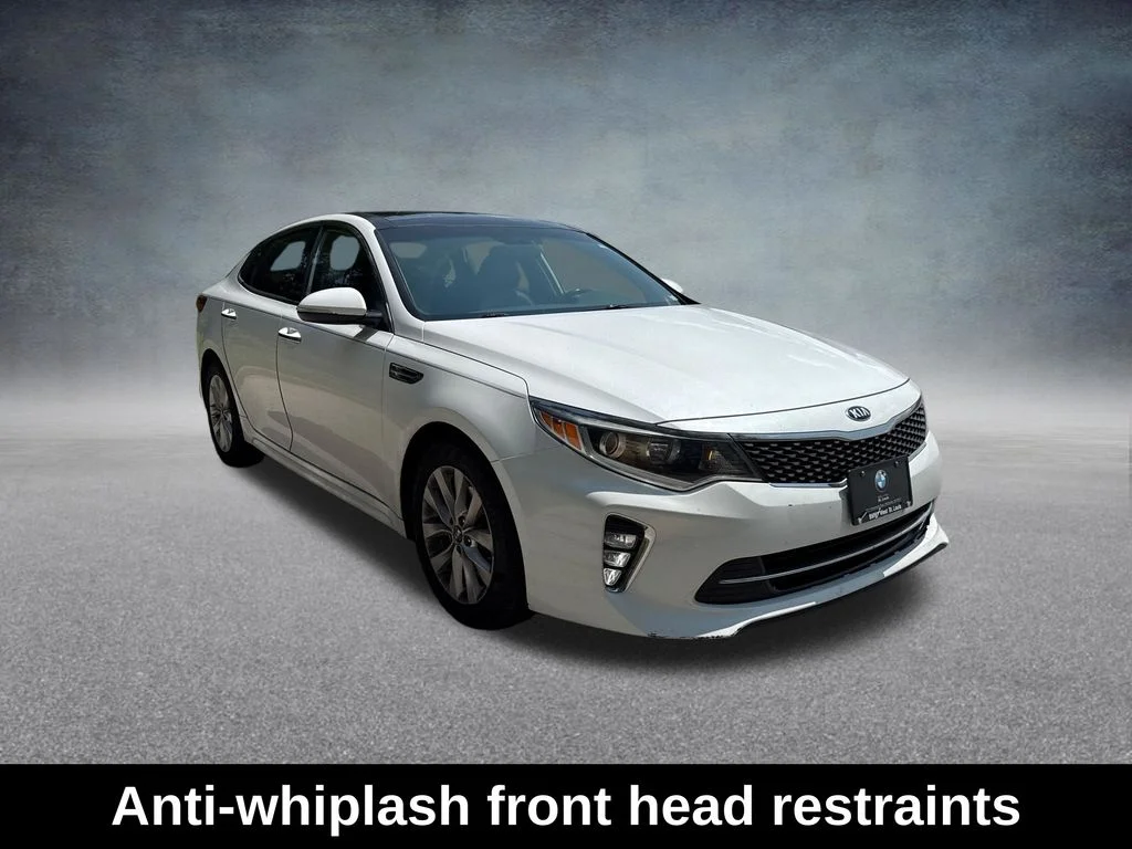 Used 2018 White Kia S image 9