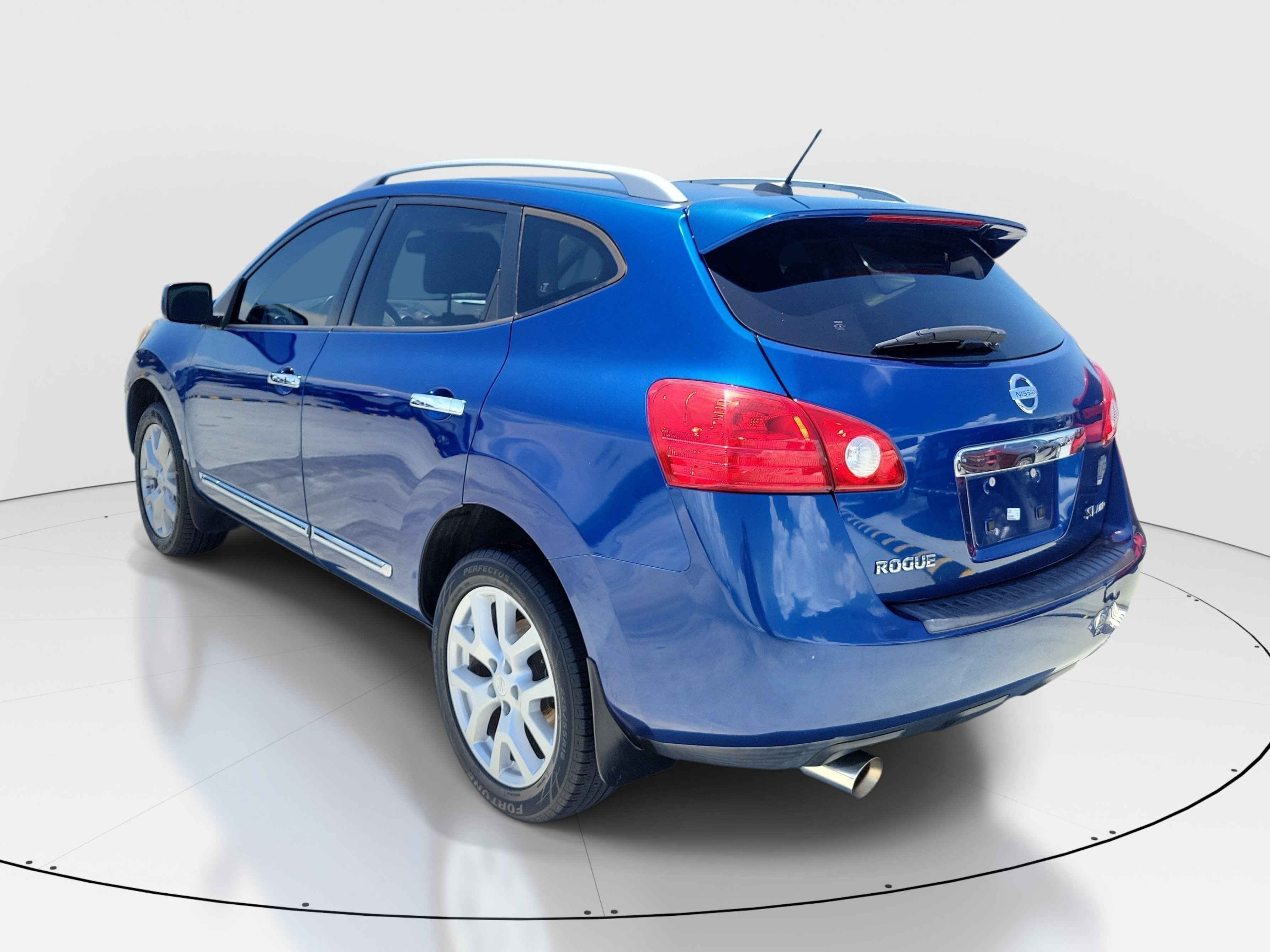 Used 2011 Indigo Blue Nissan SV image 4