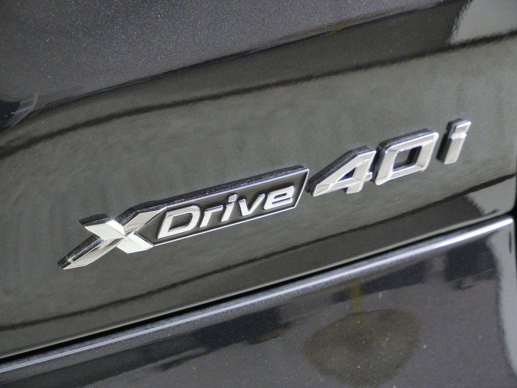 New 2026 Black Sapphire Metallic BMW xDrive40i image 12