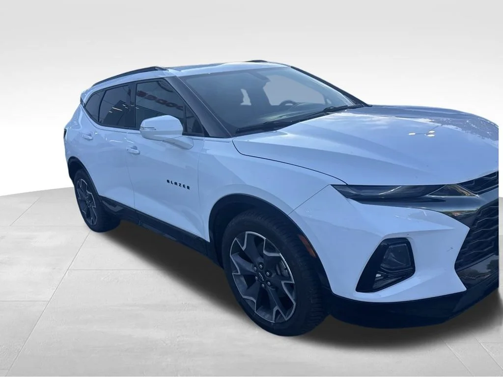 Used 2019 White Chevrolet RS image 3