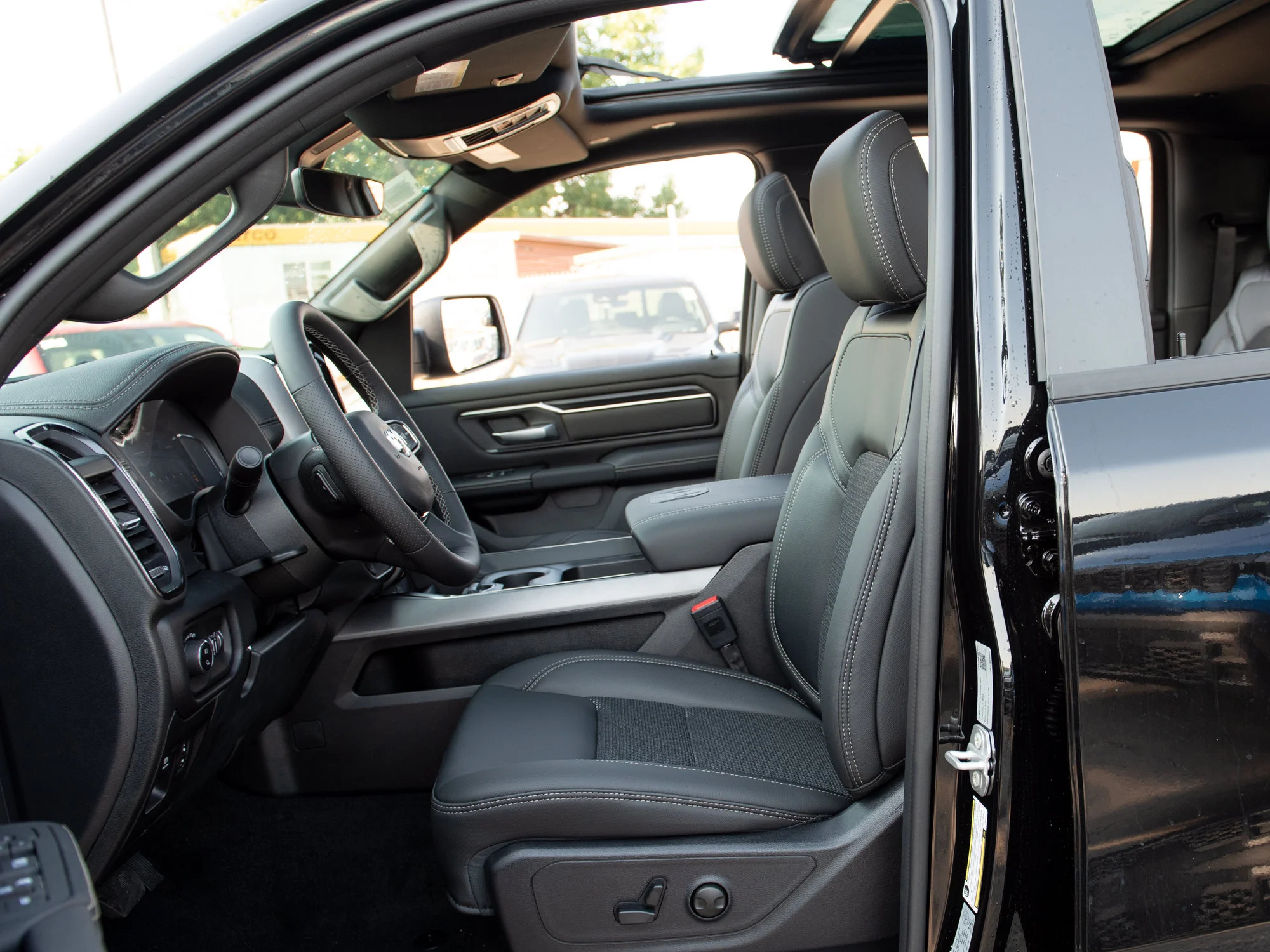 New 2026 Black RAM Sport* Crew Cab 4x4, Pano Sunroof, 3.92 Rear Axle, Passive Cold End Exhaust image 24