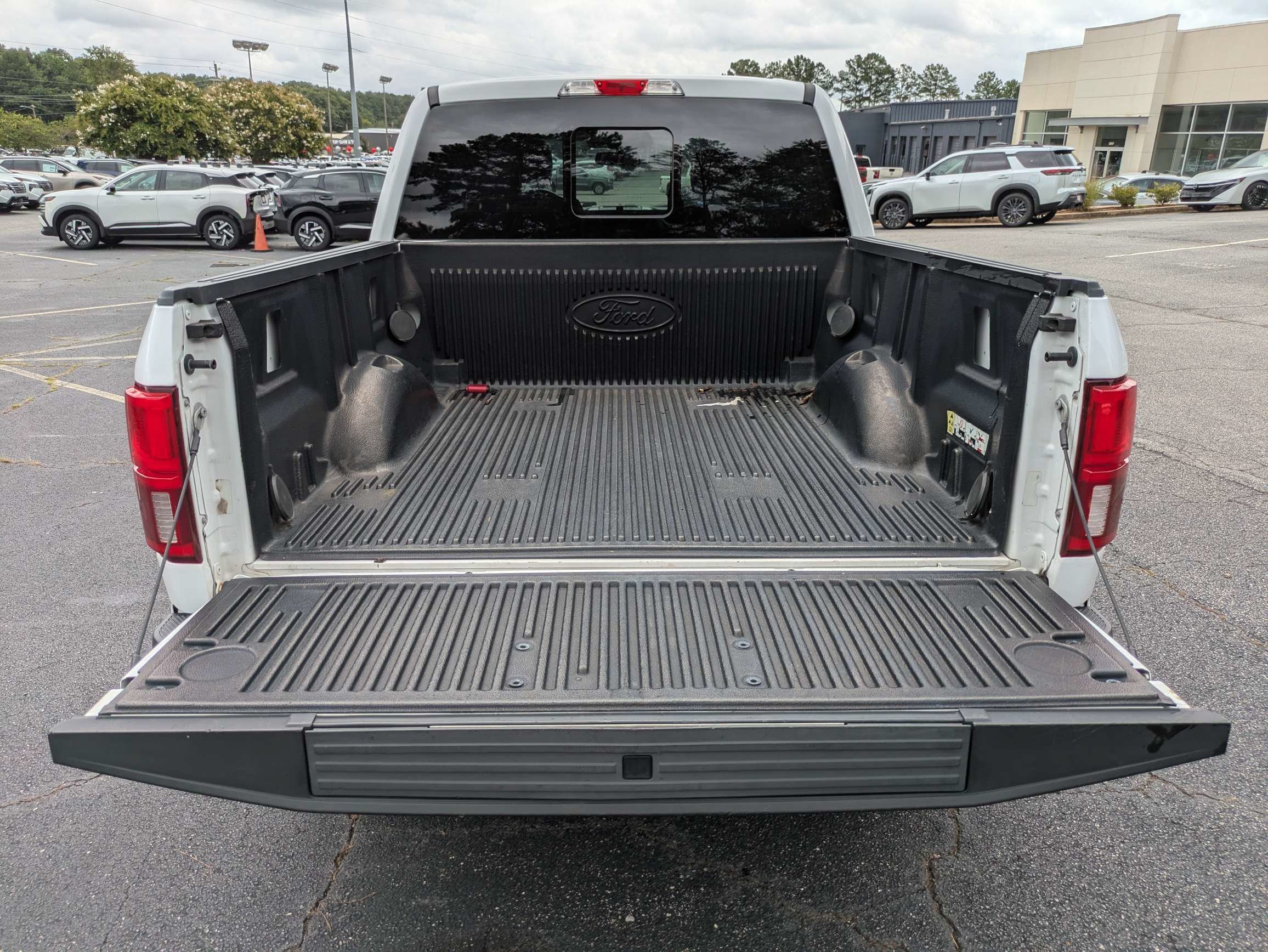 Used 2020 White Ford Lariat image 9