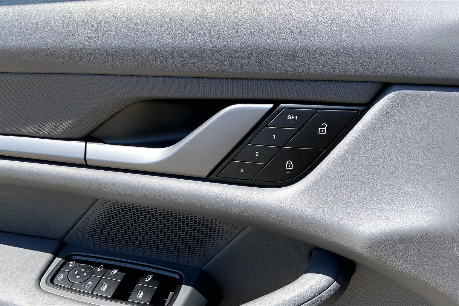 Used 2022 Chalk Porsche  image 31