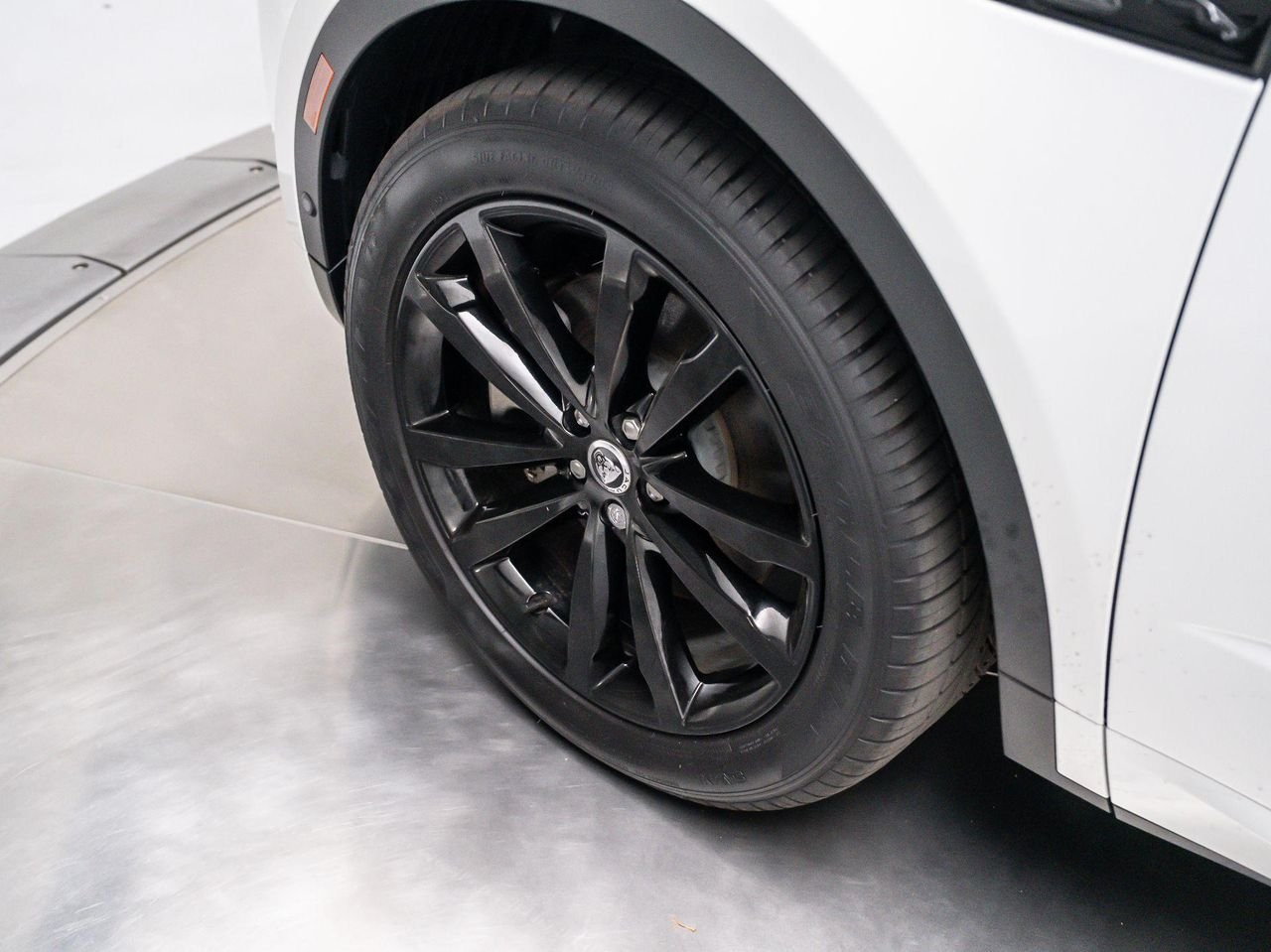 2024 Jaguar E-Pace R-DYNAMIC SE - Photo 13