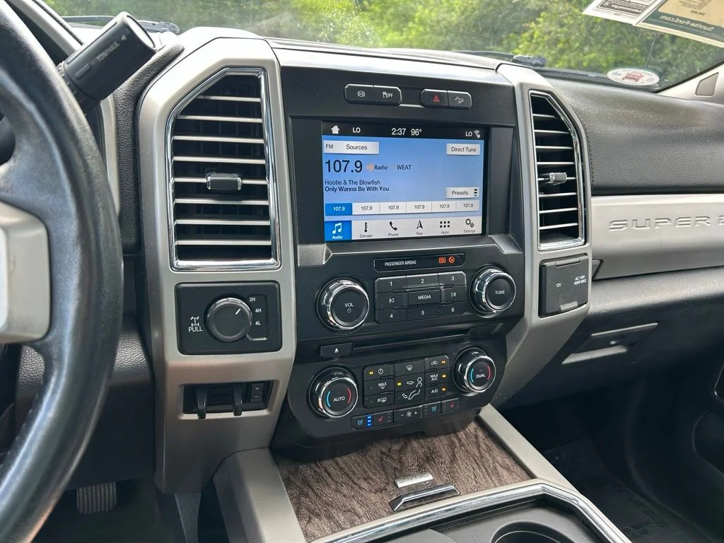 Used 2017 White Gold Metallic Ford Lariat image 29