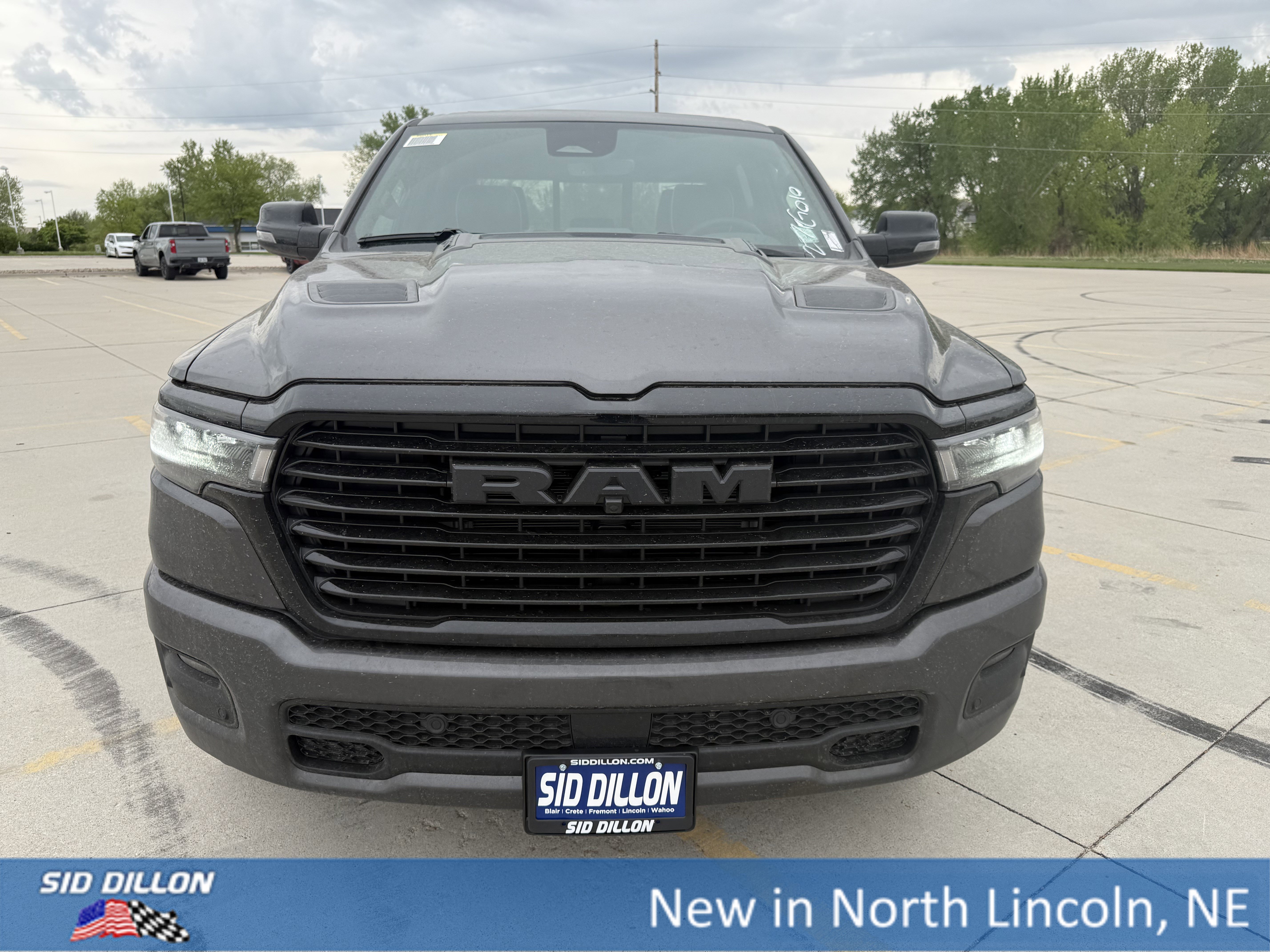New 2026 Granite Crystal Metallic Clear-Coat Exterior Paint RAM Laramie image 3