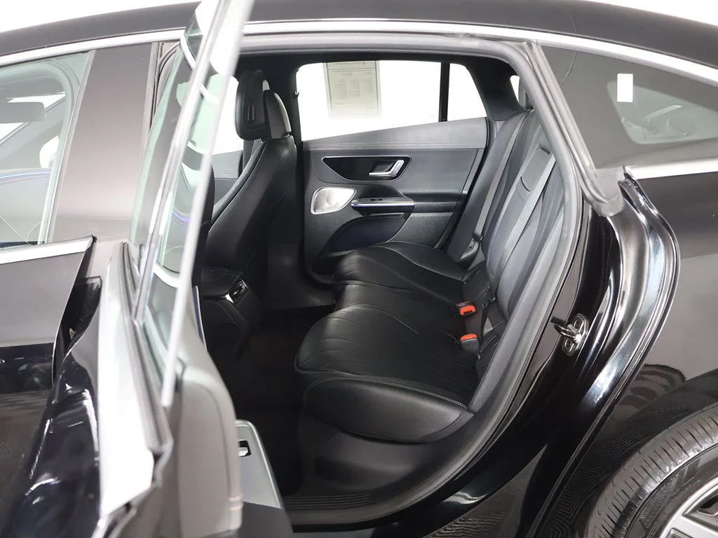Used 2023 Black Mercedes-Benz 500 Sedan image 31