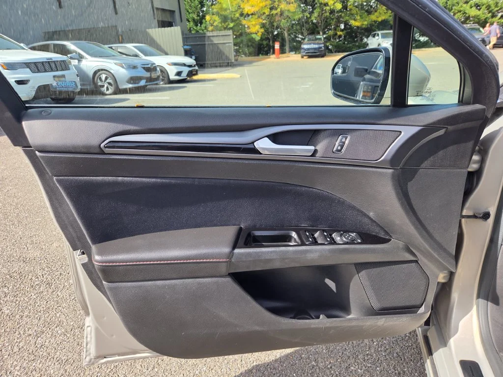 Used 2015 Gold Ford SE image 10
