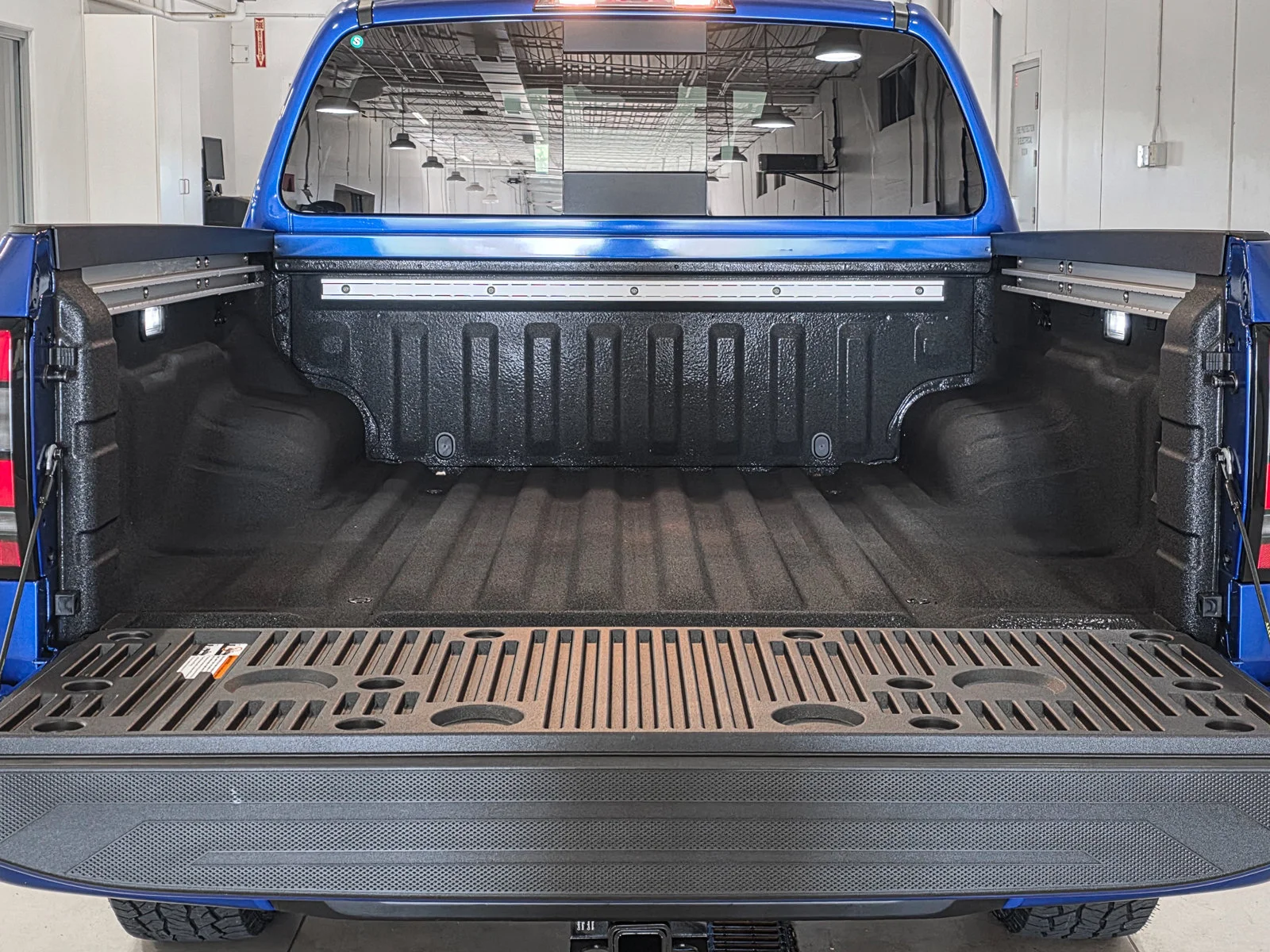 New 2027 Blue Nissan PRO-4X image 17