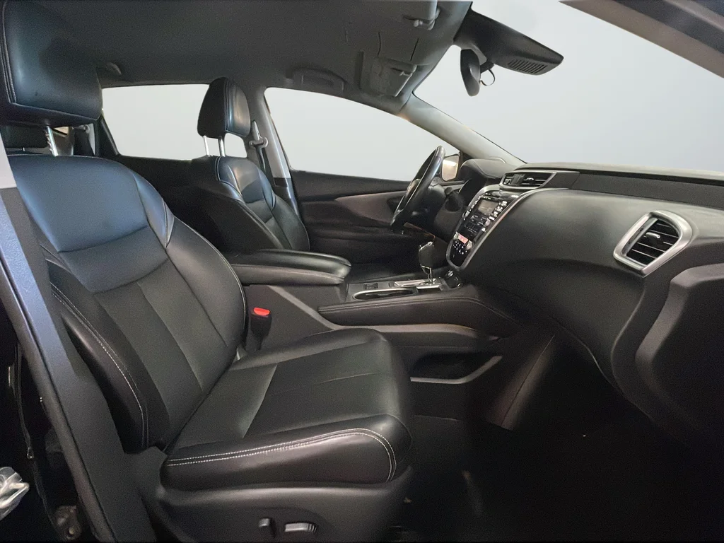 Used 2020 Black Nissan SL image 25