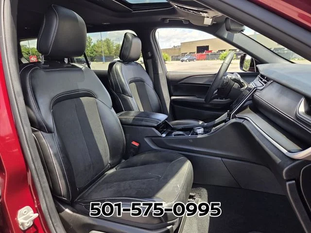 Used 2023 Red Jeep Altitude image 17