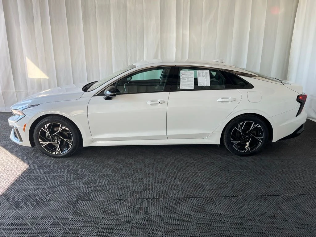 Used 2025 White Kia GT-Line image 28