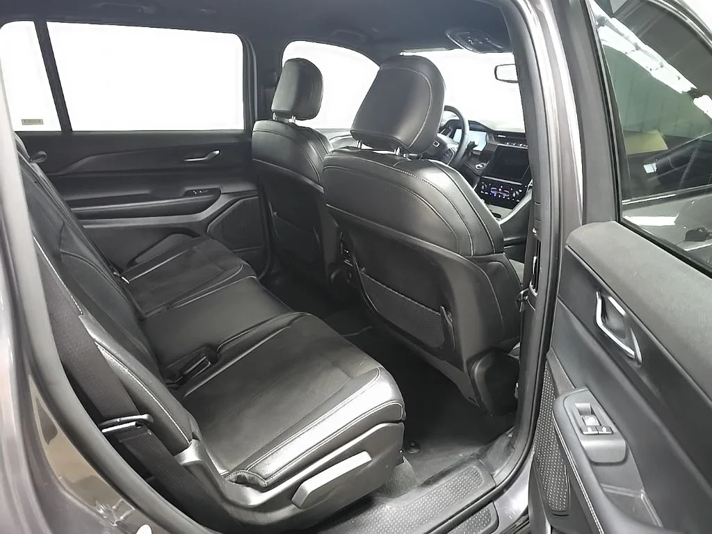 Used 2024 Gray Jeep Altitude image 17