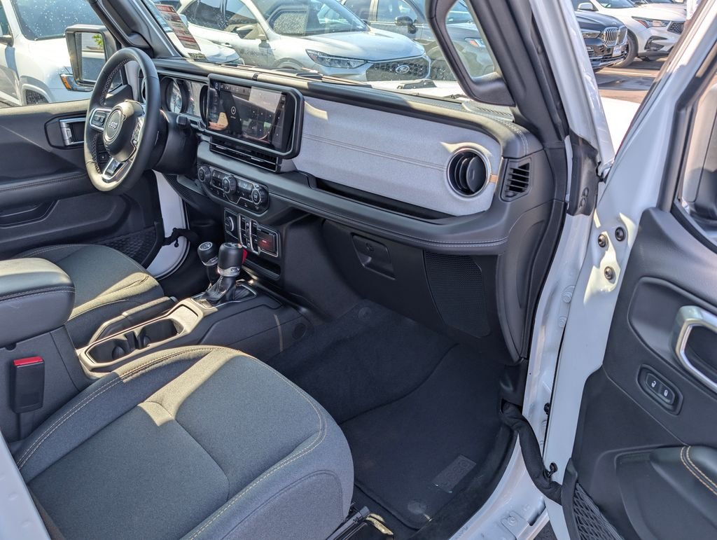 2025 Jeep Wrangler 4-Door Sahara - Photo 10
