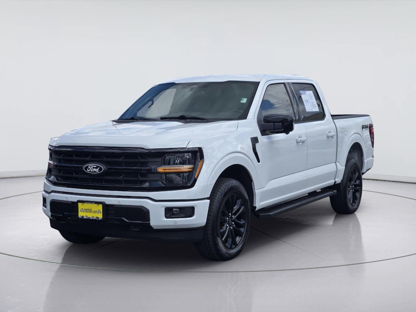 Used 2025 Oxford White Ford XLT image 1