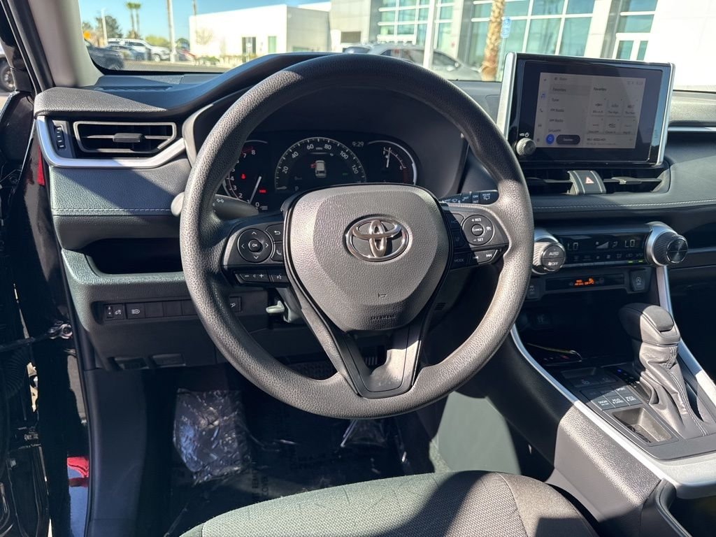 2025 Toyota RAV4 XLE - Photo 14