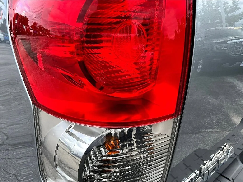 Used 2009 Silver Toyota SR5 image 25