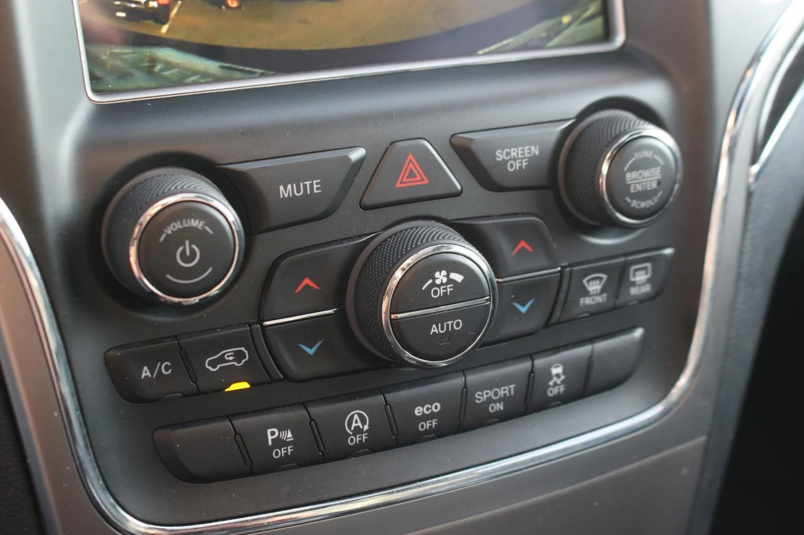 Used 2018 Grey Jeep Overland image 25