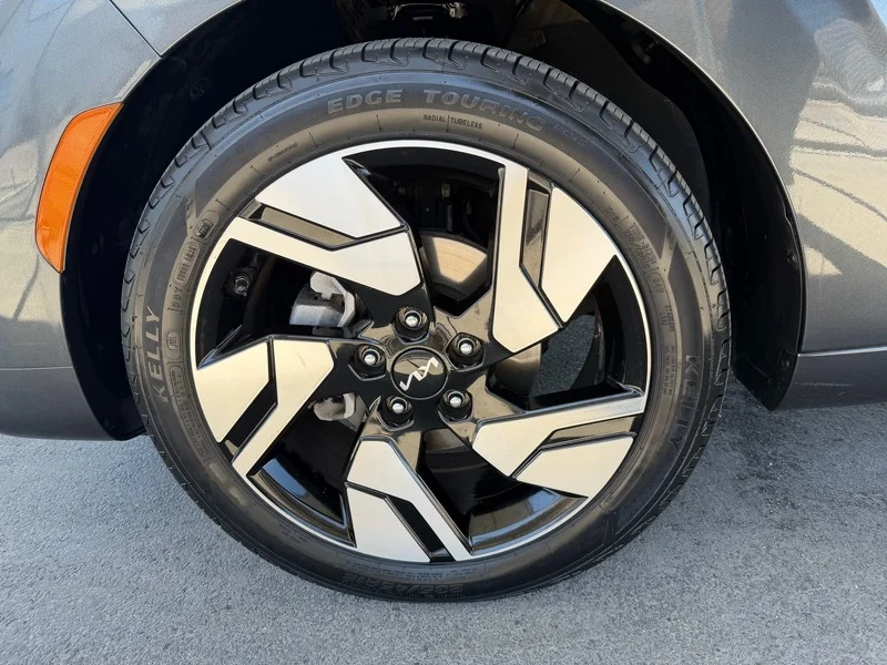 Used 2023 Gravity Gray Kia GT-Line image 33