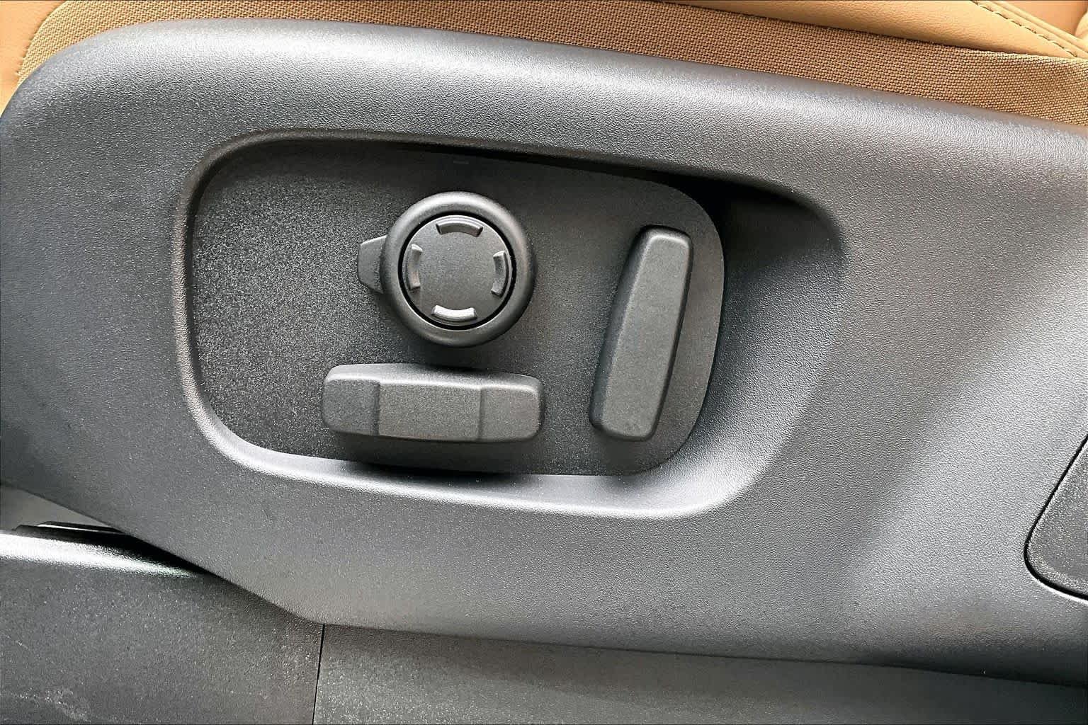New 2026 Eiger Grey Land Rover Gemini Edition image 20